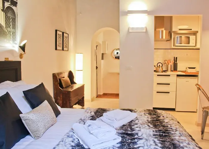 Sophisticated Decor * Rom