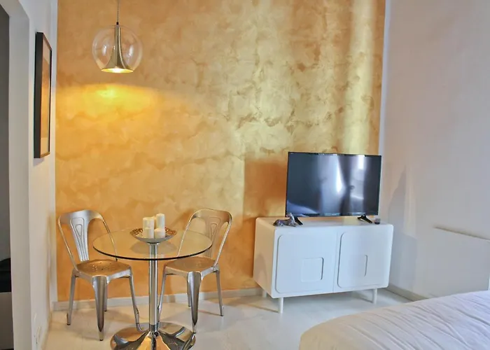 Sophisticated Decor Apartment